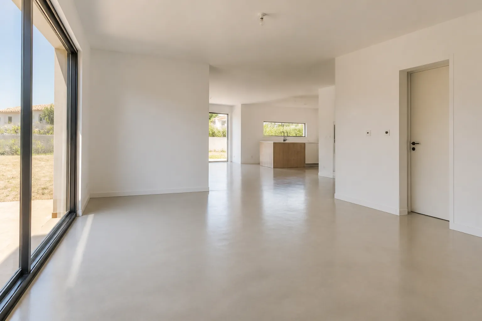 Chape fluide coulee sur plancher chauffant dans une maison neuve, Nimes